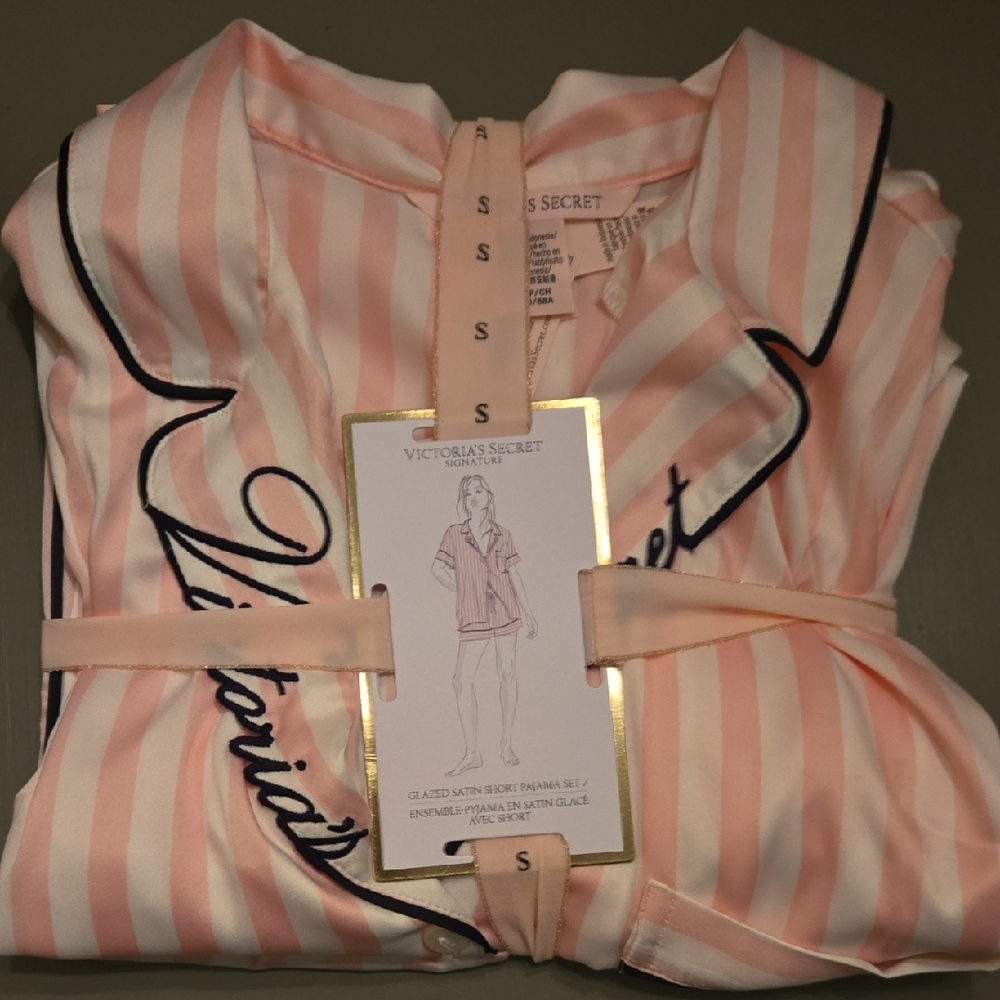 Victoria's Secret Signature Glazed Satin Short Pajama Set